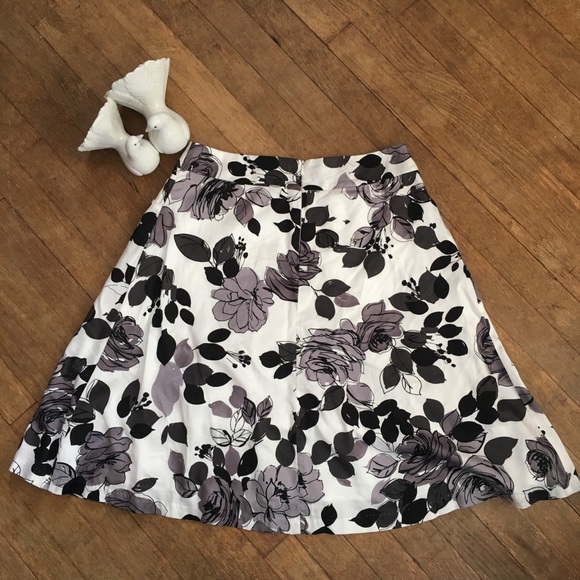Lily Black & White Flare Skater Skirt with Pockets - Picture 2 of 8